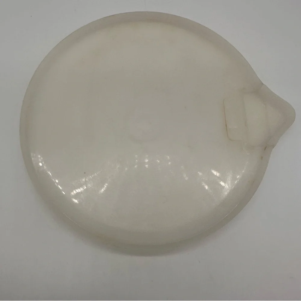 Tupperware Vintage Mix-N-Store 2 Quart Measuring Bowl